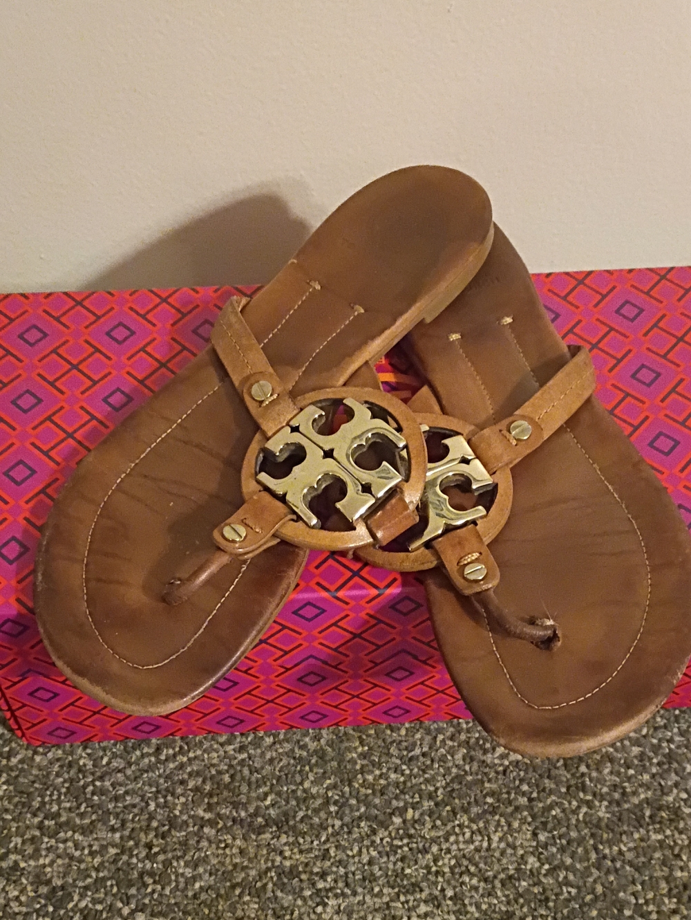 Tory burch Brown Leather Thong Sandals with Gold Medallion Size 8